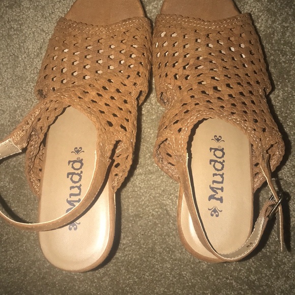 Mudd Brown Wedges - Picture 4 of 8